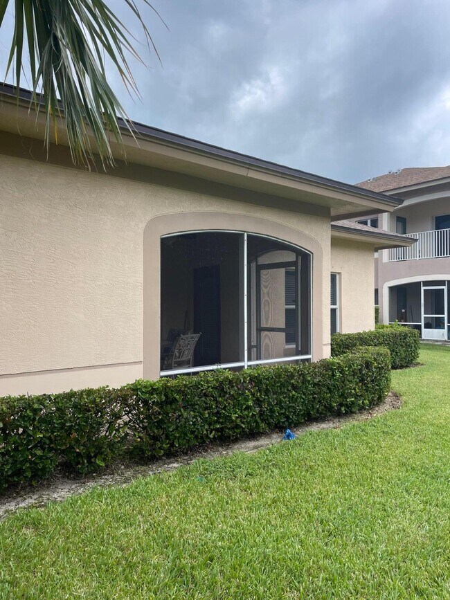 Building Photo - 1833 Pelican Dr