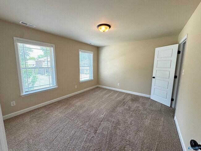 Building Photo - 120 Meadowglade Ln