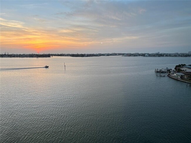 Building Photo - 4750 Cove Cir