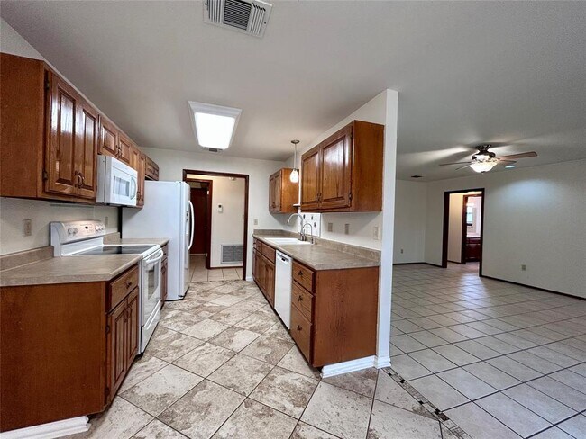 Building Photo - 57 Woodcreek Dr