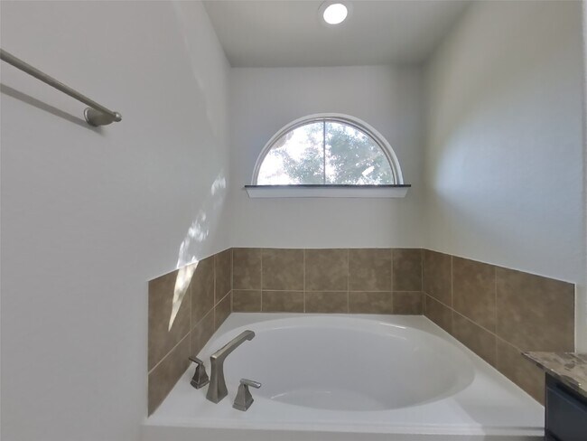 Building Photo - 17103 Amarose Dr