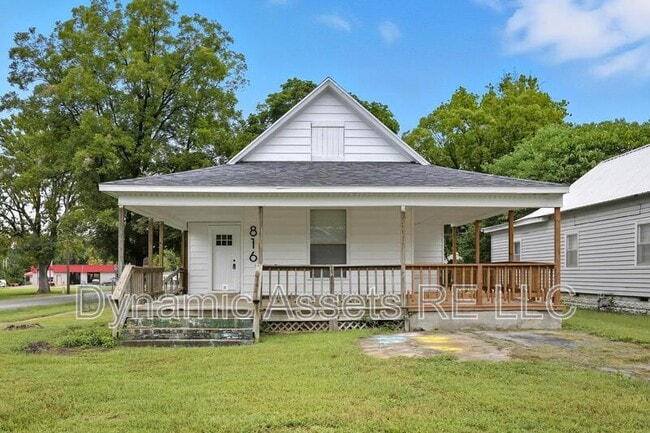 Primary Photo - 816 W 3rd St