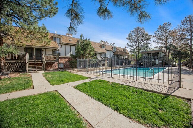 Building Photo - University Hills 2 bedroom and 1.5 Bath