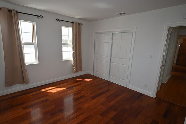 Building Photo - Beautiful 2 Bed 2 Bath Single Story House in Belmont Shore of Long Beach