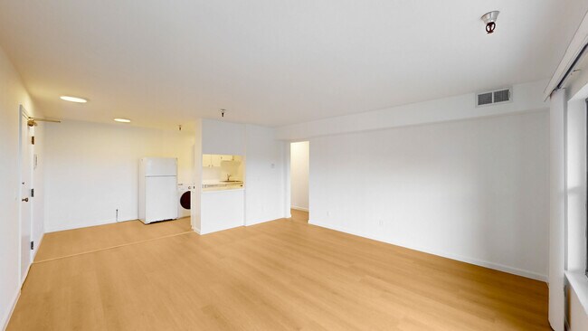 Building Photo - 2033 Castro St