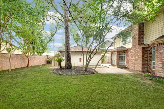 Building Photo - 539 W North Hill Dr