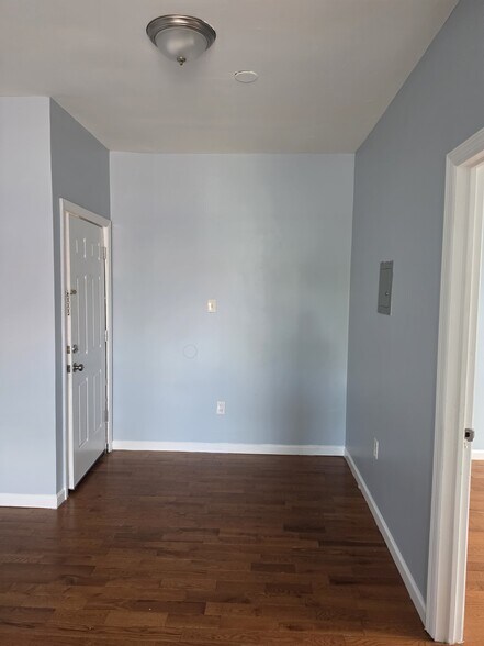 Building Photo - 300 Lyons Ave