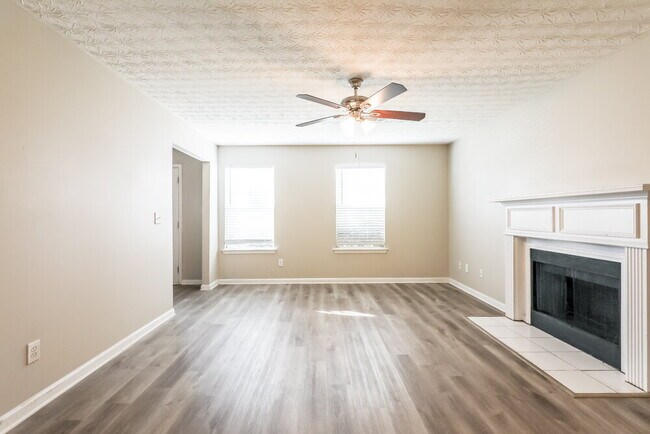 Building Photo - 896 Madison Ct