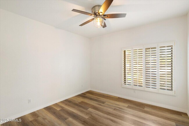 Building Photo - 1925 W Olive Way