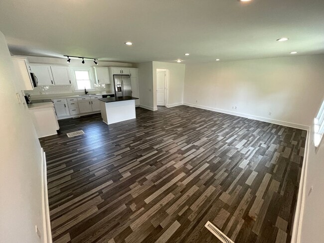 Building Photo - Updated 3BR Home on Rockbridge