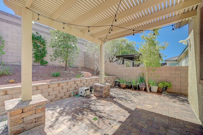 Building Photo - Luxury Single Story 3 Bedroom!