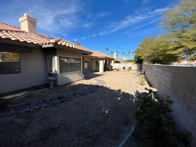 Building Photo - 40180 Eastwood Ln