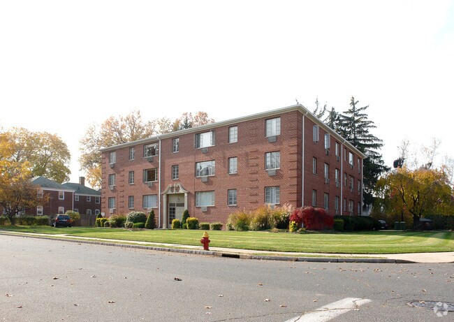 Building Photo - Rosewood Apartments