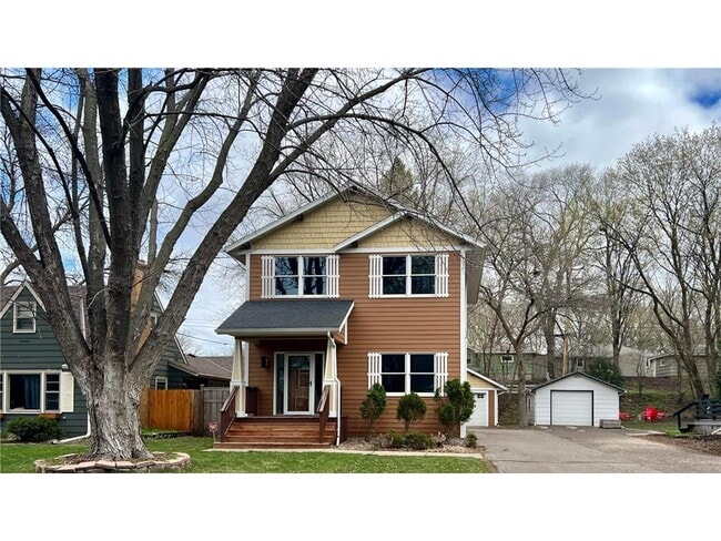 Building Photo - 403 Monroe Ave S