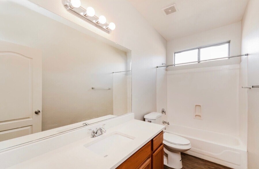 Building Photo - 8704 N 58th Dr