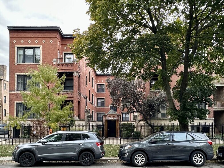 Primary Photo - 3722 N Sheffield Ave