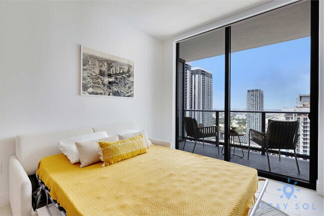 Building Photo - 601 NE 1st Ave