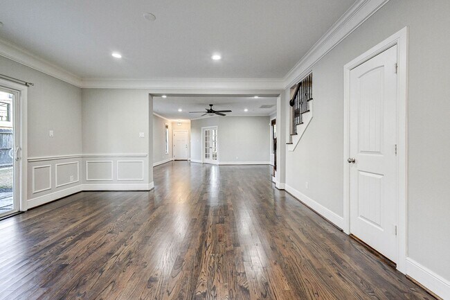 Building Photo - Charming 3-Bedroom Home with Modern Amenit...