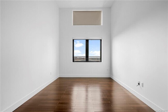 Building Photo - 25 Leroy Pl