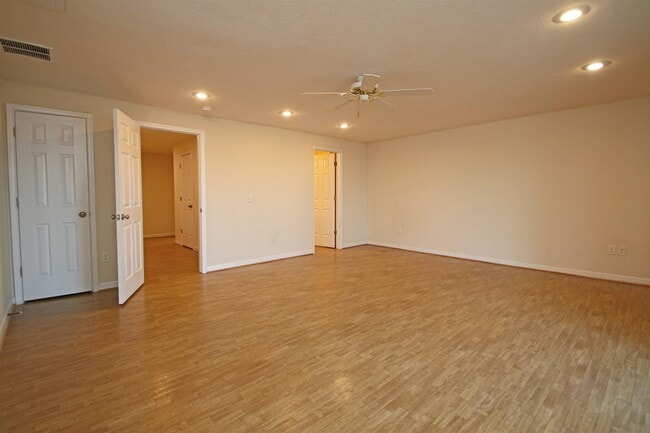 Building Photo - 1214 Old Richmond Circle