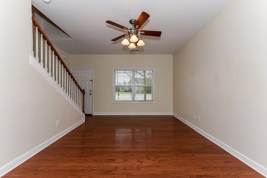 Building Photo - 8002 Starling Ct