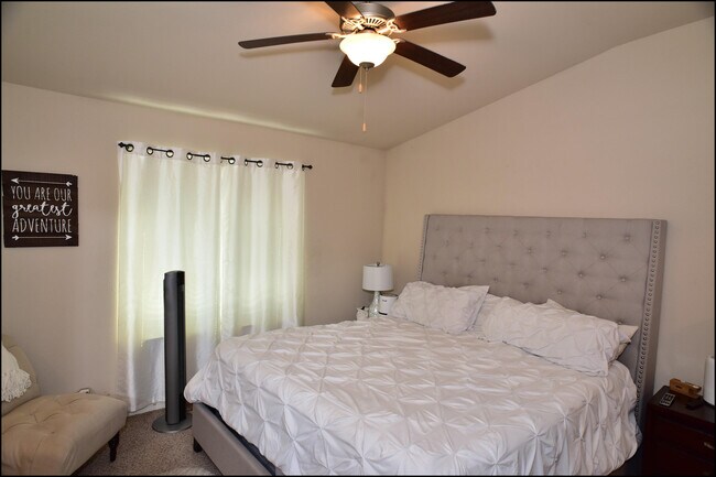 Building Photo - 6246 Viale Del Sol Ave