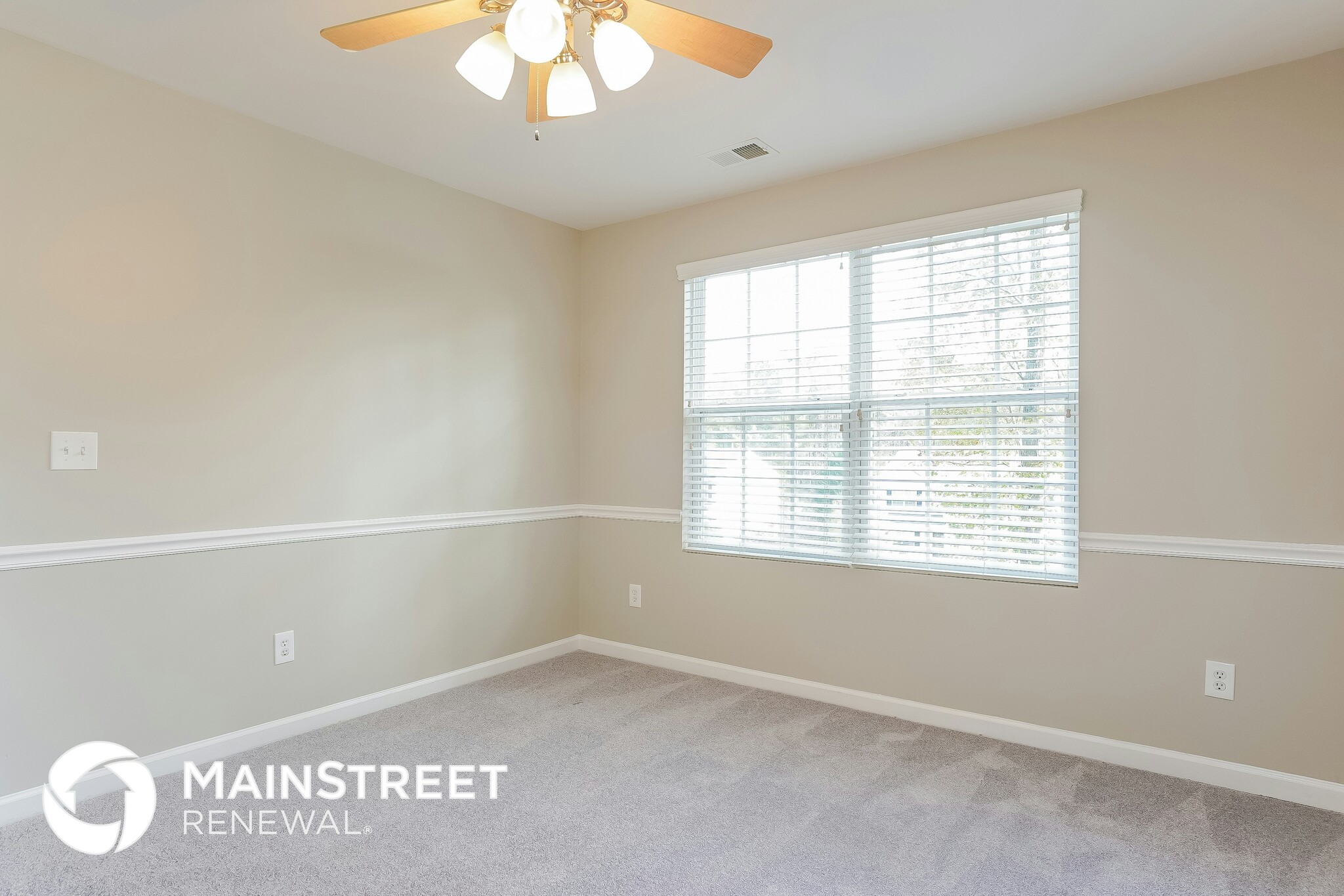 Building Photo - 235 River Hills Dr