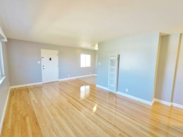 Building Photo - 5306 Bayview Ave