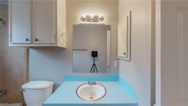 Building Photo - 1107 Braeswood Dr