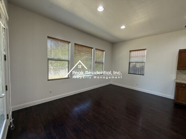 Building Photo - Charming 4 bedroom 2 bathroom home in Elk Grove!