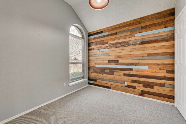 Building Photo - Garden haven 3 bed 2 bath home in H-E-B school district