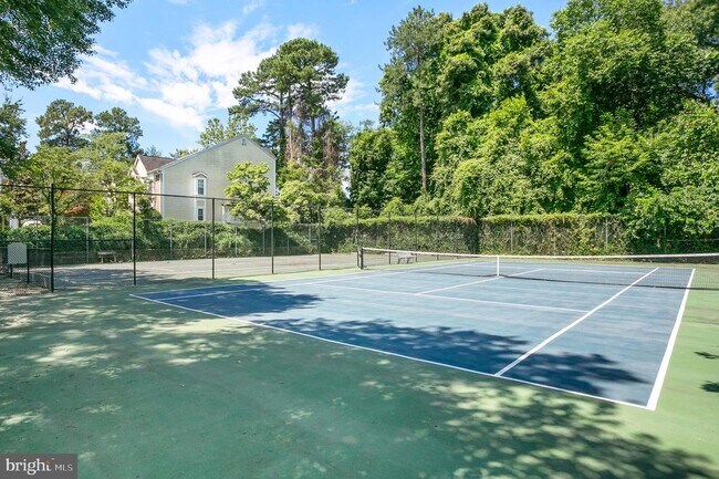 Building Photo - 3395 Lakeside View Dr