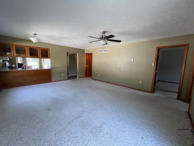 Building Photo - Beautiful 2 Bedroom & 2 Bath Duplex in Shipshewana
