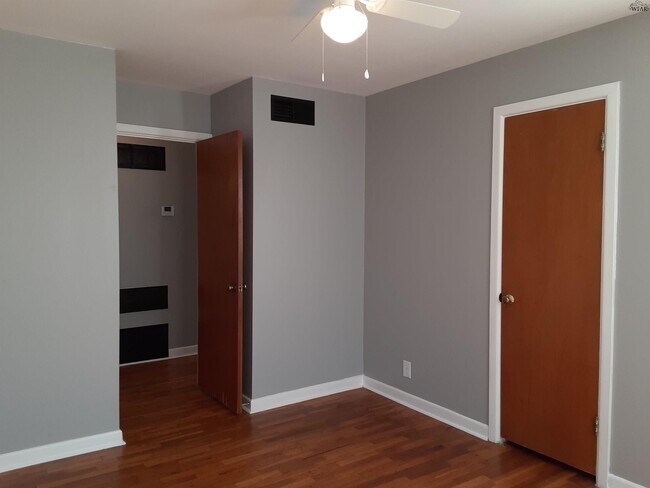 Building Photo - 1214 Glidewell Ave