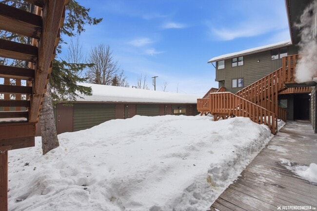 Building Photo - Downtown Living