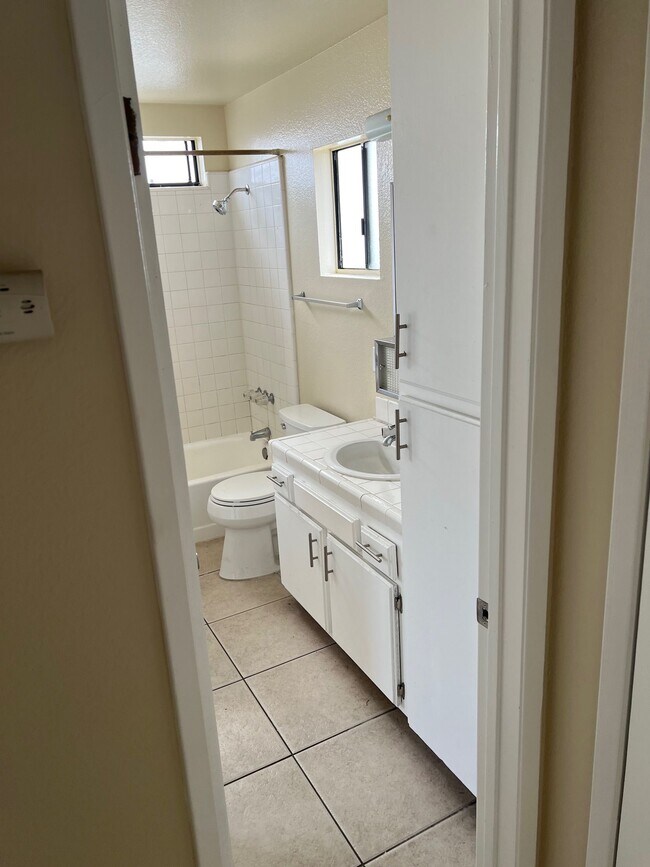 Building Photo - 3301 W 139th St