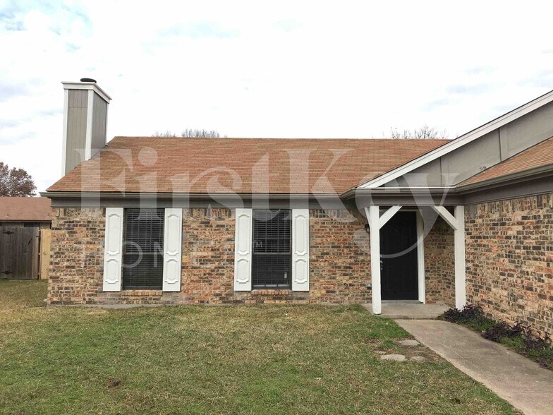 Building Photo - 2510 Bentley Dr