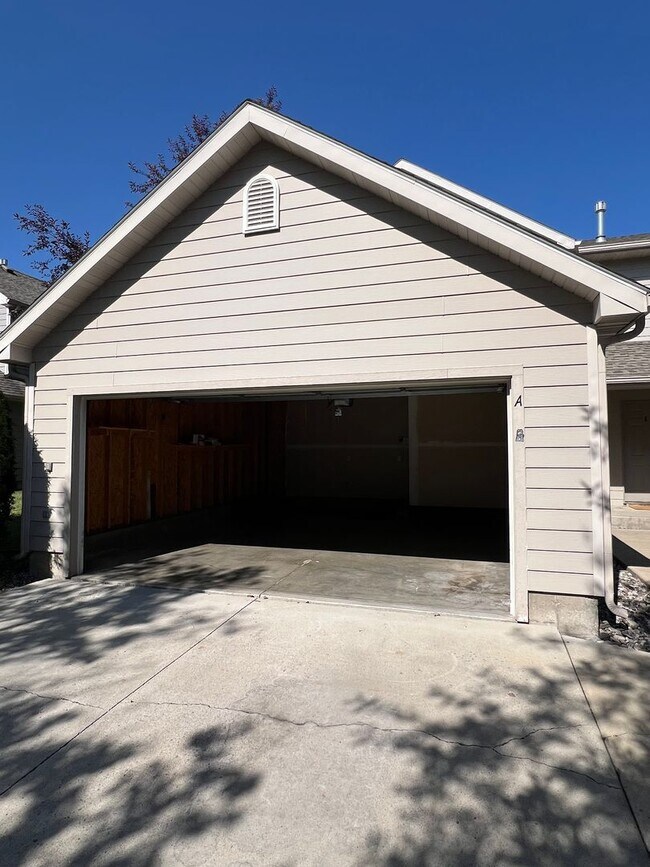 Building Photo - Cozy 3 Bedroom Home with 2-Car Garage in Prime West Bozeman Location