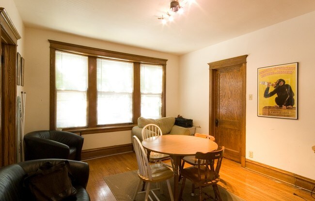 Building Photo - 3810 N. Greenview