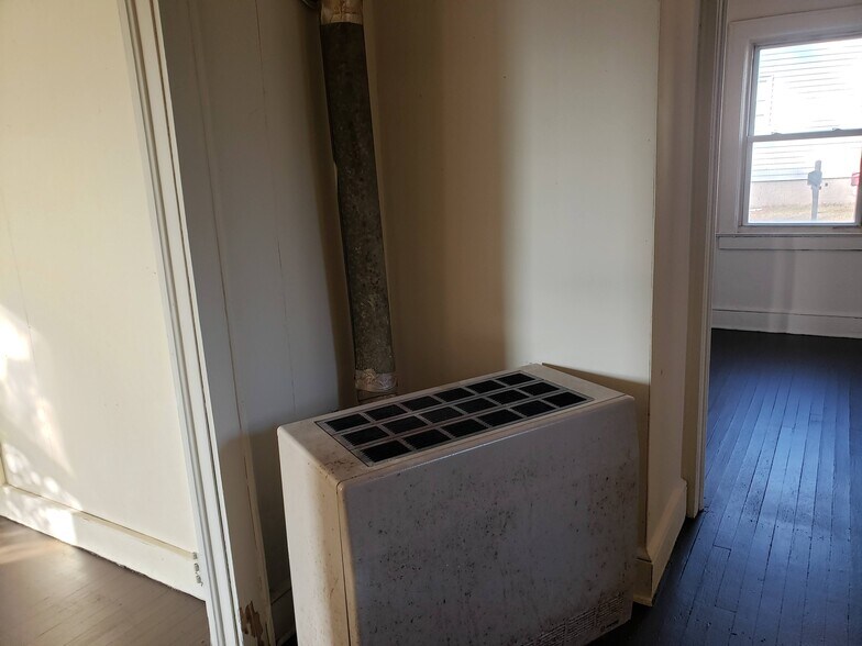 Building Photo - 415 S Texas Ave