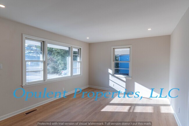 Building Photo - 834 Savage Rd