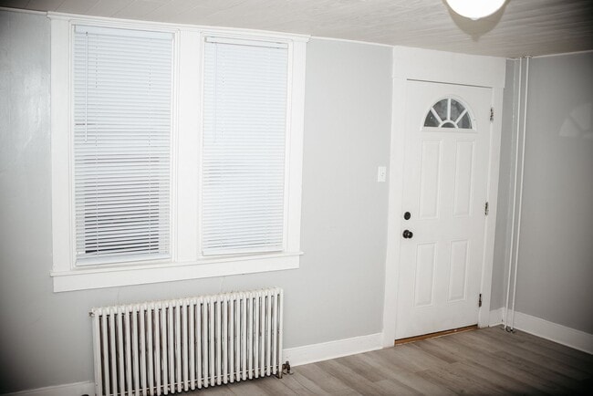 Building Photo - 26 E Main St