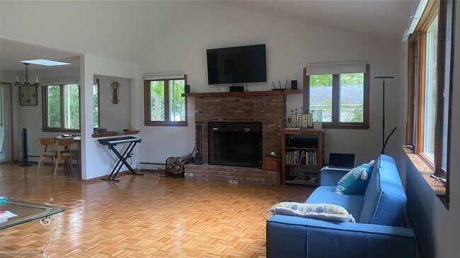 Building Photo - 32 Culross Dr