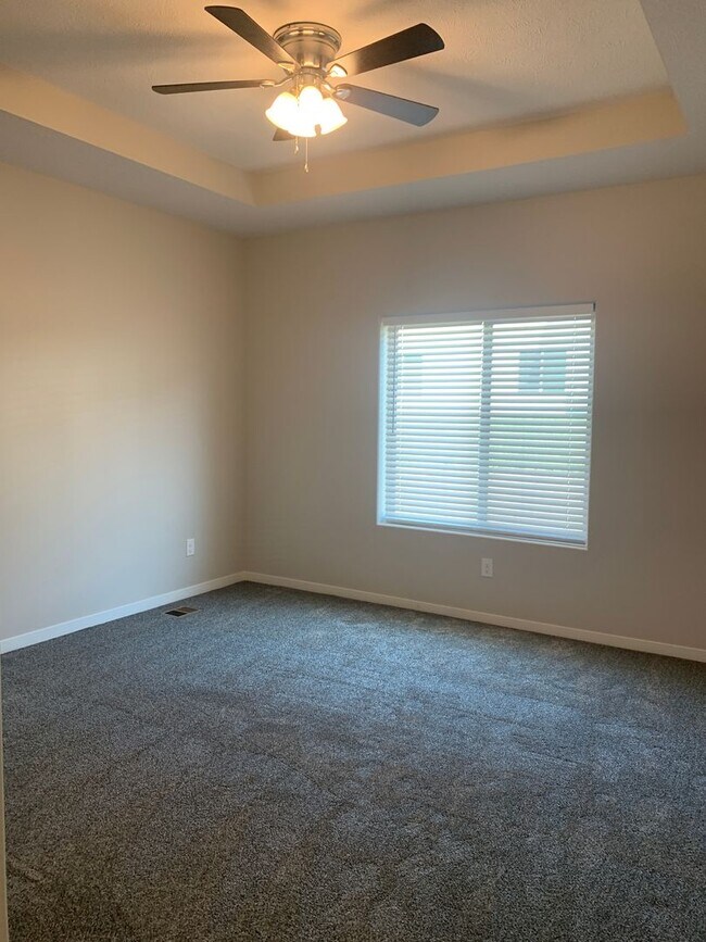 Building Photo - Located in SE Lincoln! Newer ranch townhome with 2 stall garage. Spacious 3 bedrooms/3 bathroom, ...