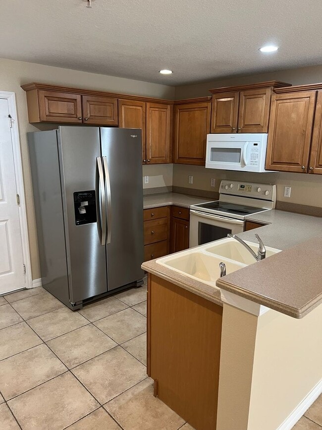 Building Photo - Gated 3/2.5 Townhouse with Garage in Altam...