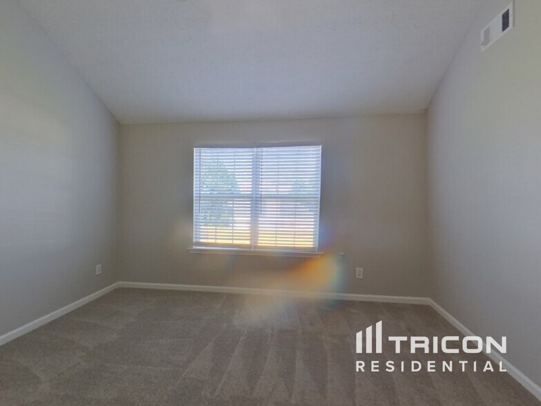 Building Photo - 157 Vinings Dr
