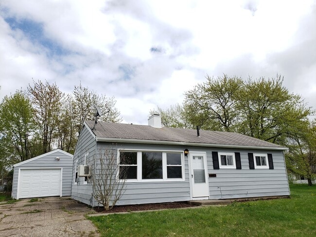 Primary Photo - Charming 3-Bedroom Ranch Home on Corner Lo...