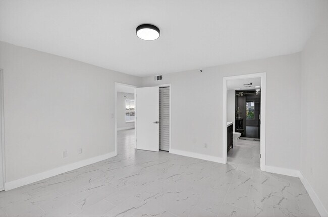 Building Photo - 896 N Federal Hwy