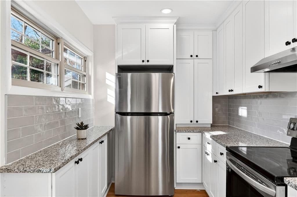 Building Photo - 2918 Highland Dr SE