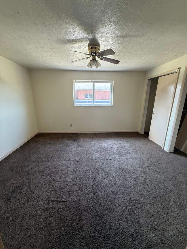 Building Photo - 23921 Banbury Cir